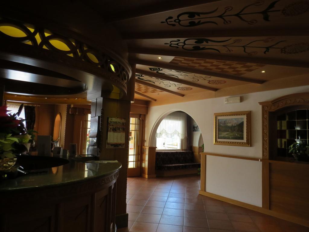 Hotel Cima Dodici Vigo di Fassa Buitenkant foto