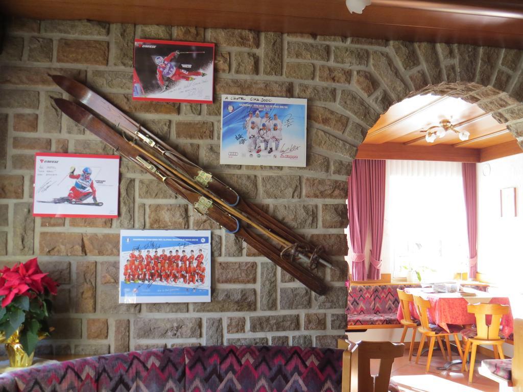 Hotel Cima Dodici Vigo di Fassa Buitenkant foto